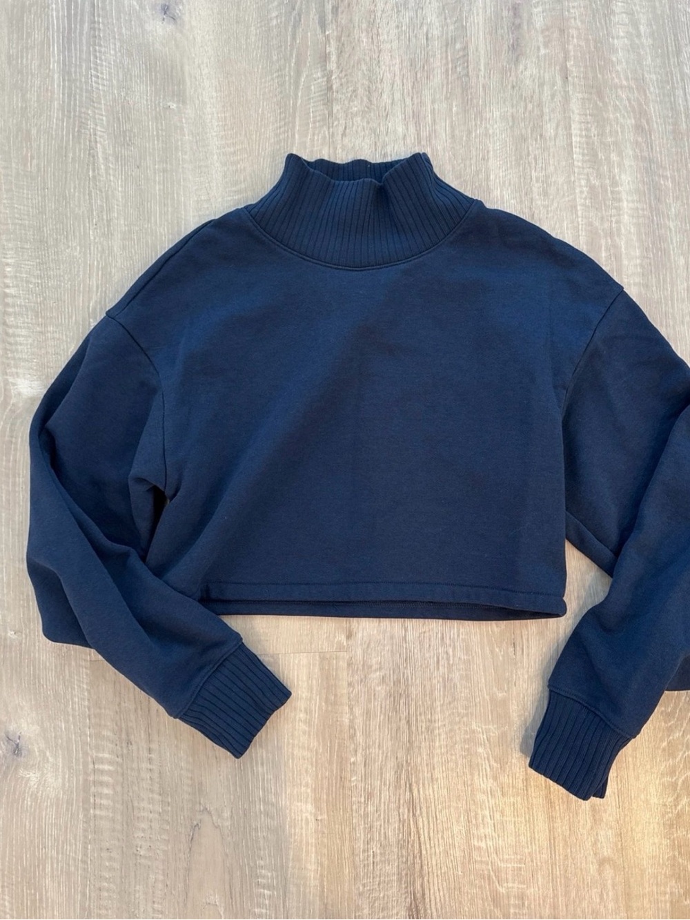 Alo Serenity Cropped Sweatshirt Navy - Picture 4 of 9
